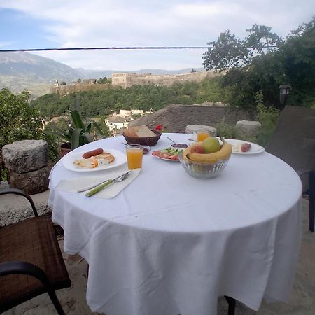 Arpet Guesthouse Gjirokastër المظهر الخارجي الصورة