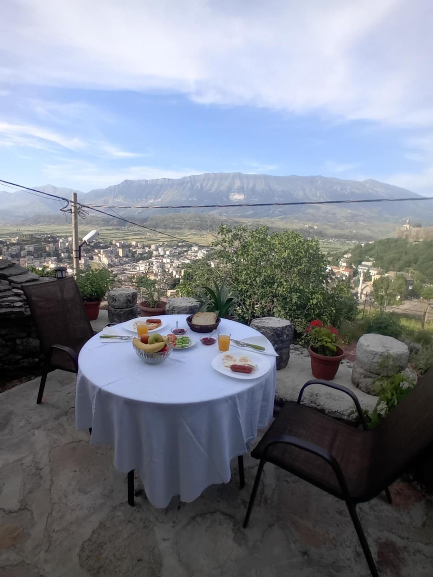Arpet Guesthouse Gjirokastër المظهر الخارجي الصورة