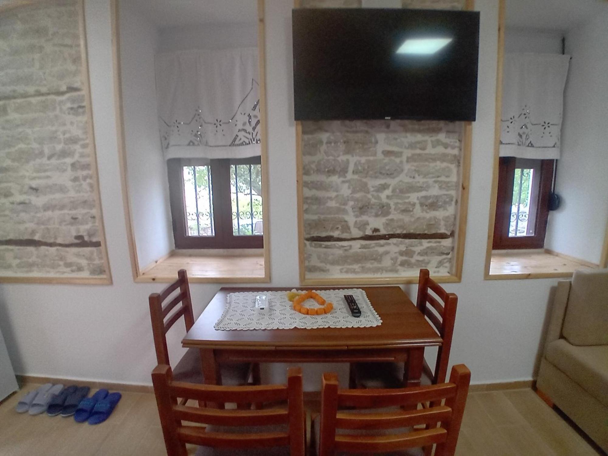 Arpet Guesthouse Gjirokastër المظهر الخارجي الصورة