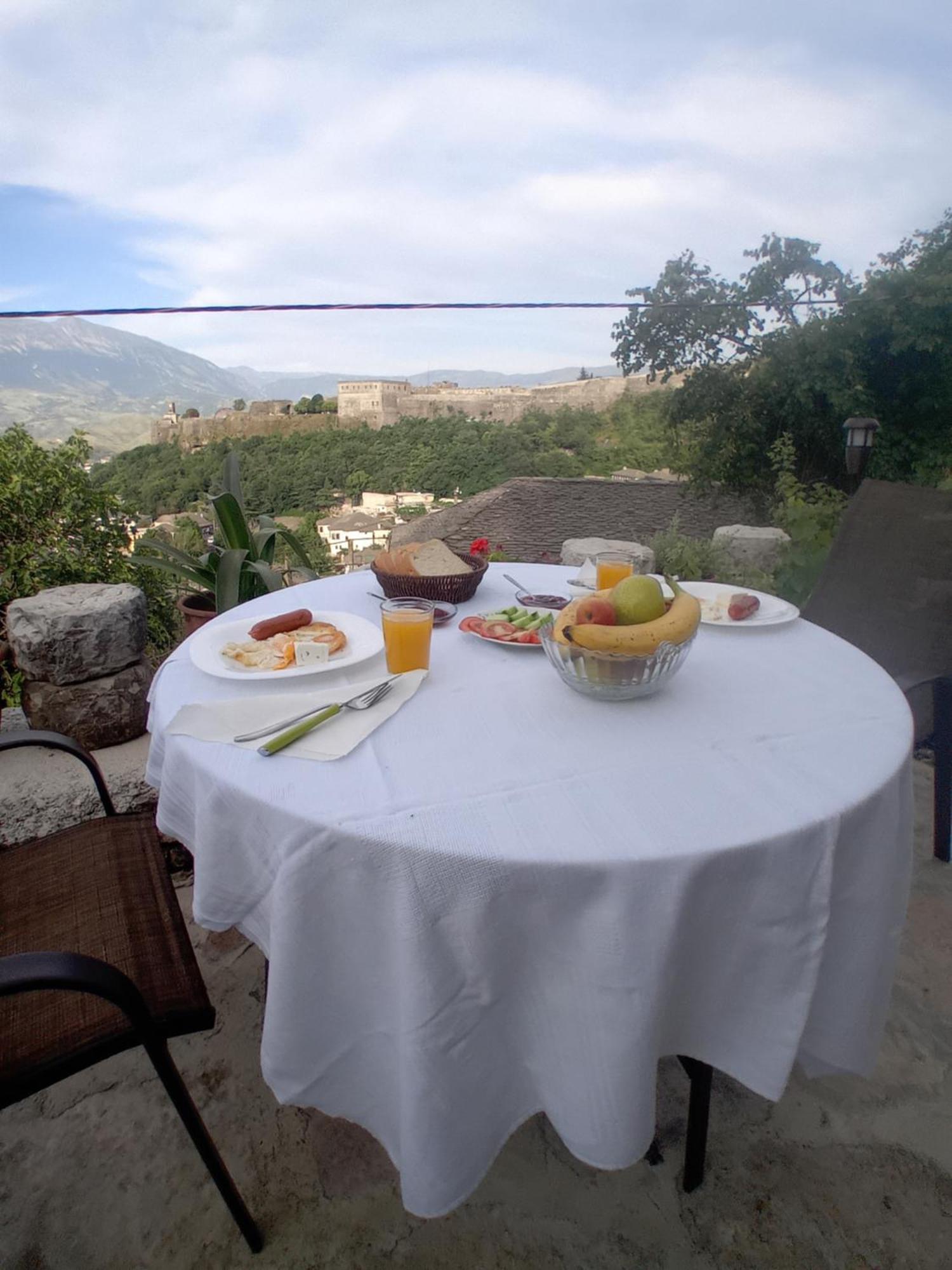 Arpet Guesthouse Gjirokastër المظهر الخارجي الصورة