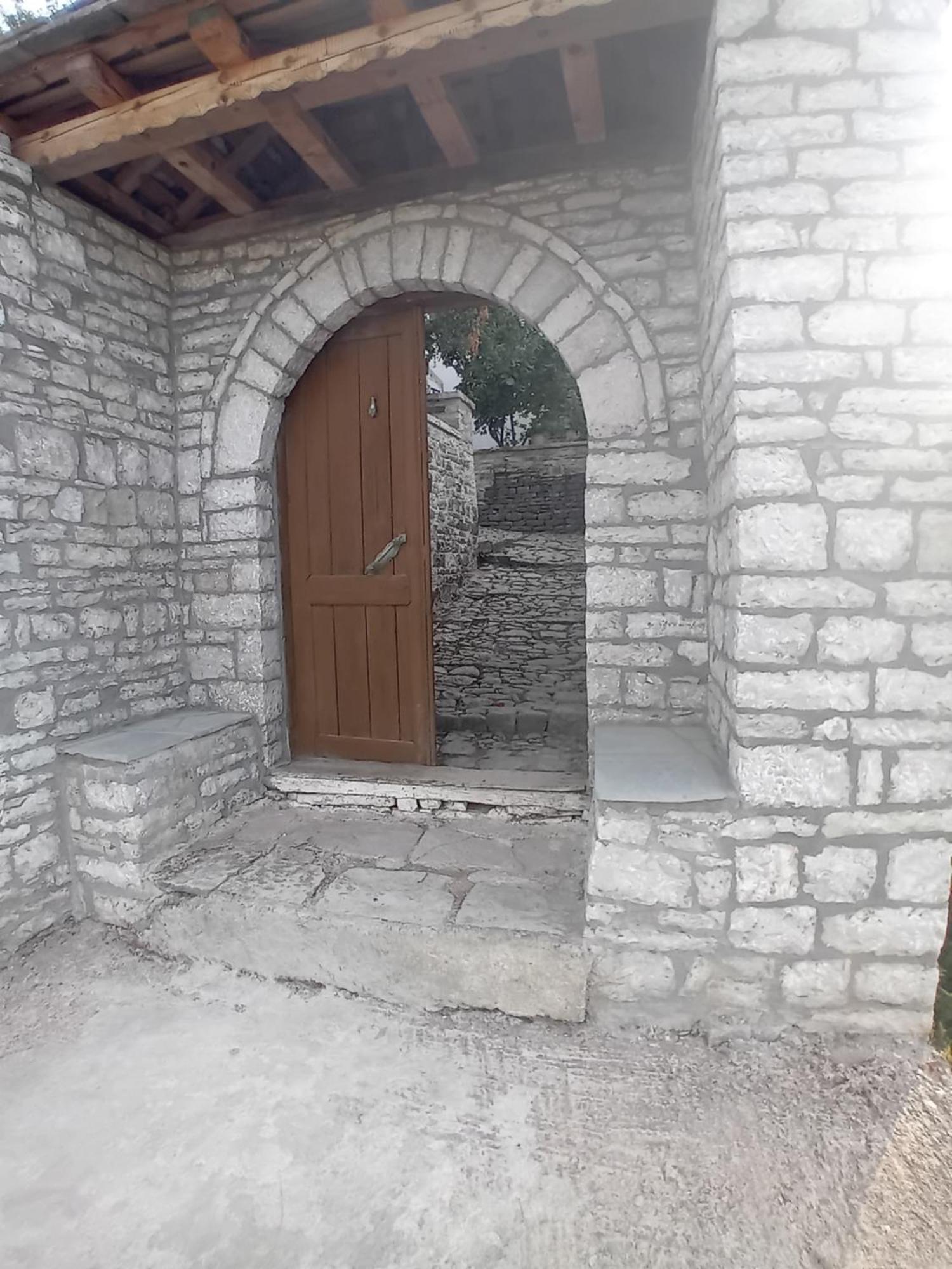 Arpet Guesthouse Gjirokastër المظهر الخارجي الصورة