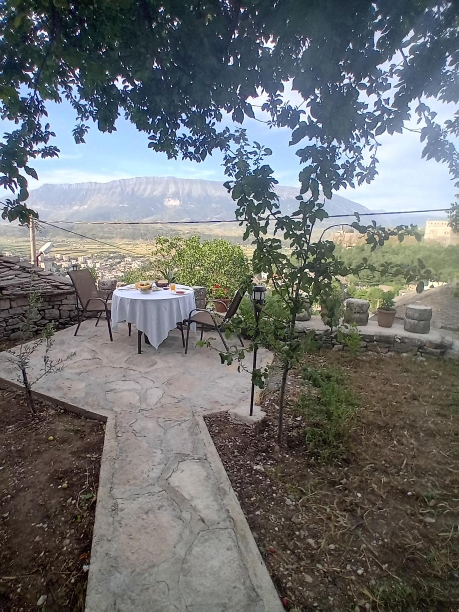 Arpet Guesthouse Gjirokastër المظهر الخارجي الصورة