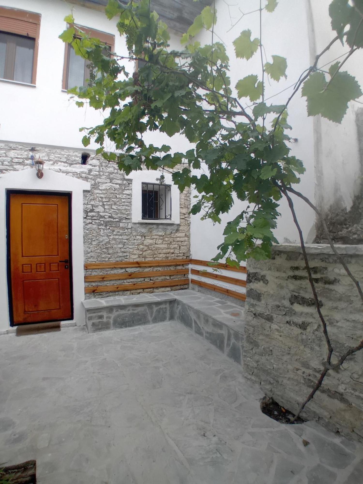 Arpet Guesthouse Gjirokastër المظهر الخارجي الصورة