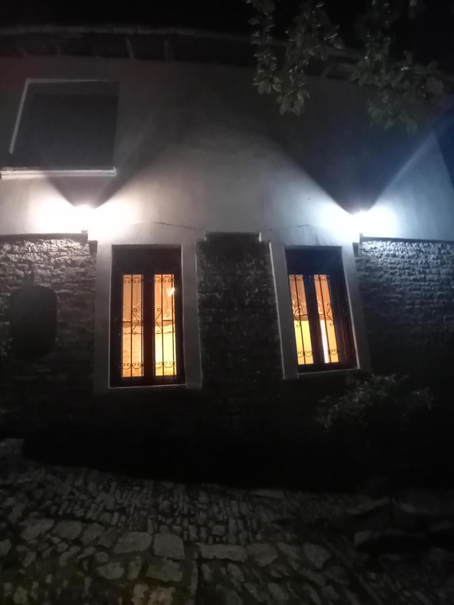 Arpet Guesthouse Gjirokastër المظهر الخارجي الصورة