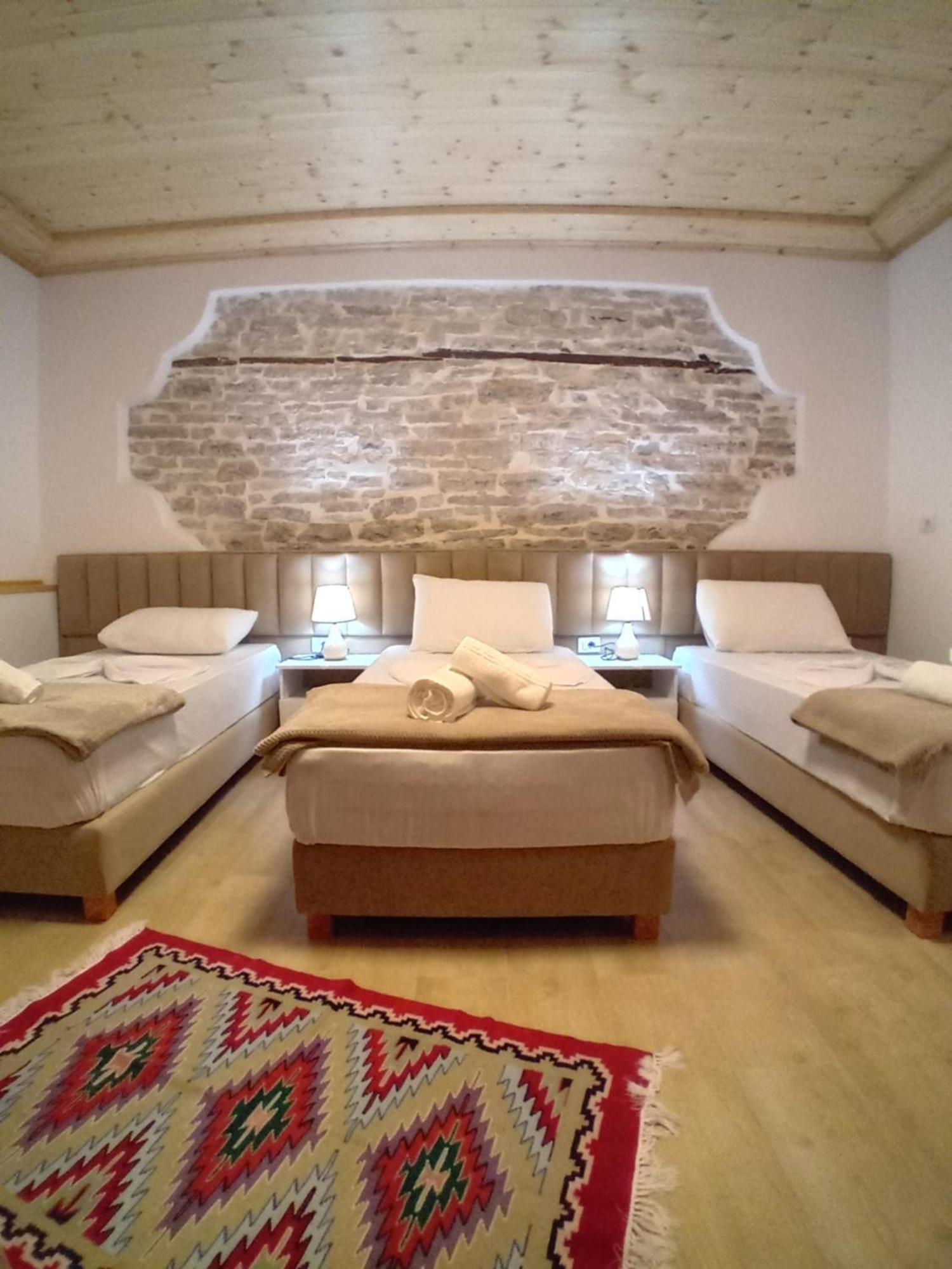 Arpet Guesthouse Gjirokastër المظهر الخارجي الصورة