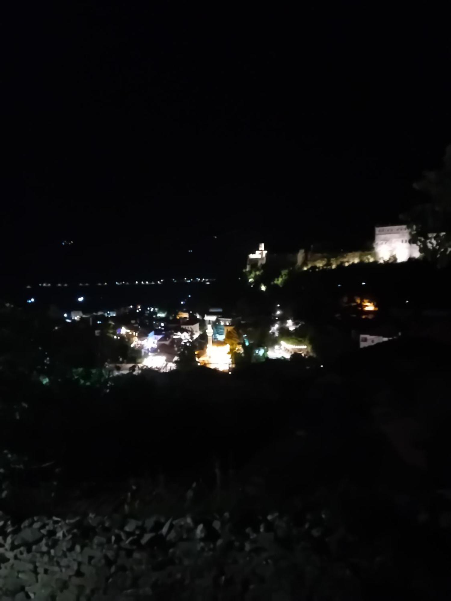 Arpet Guesthouse Gjirokastër المظهر الخارجي الصورة