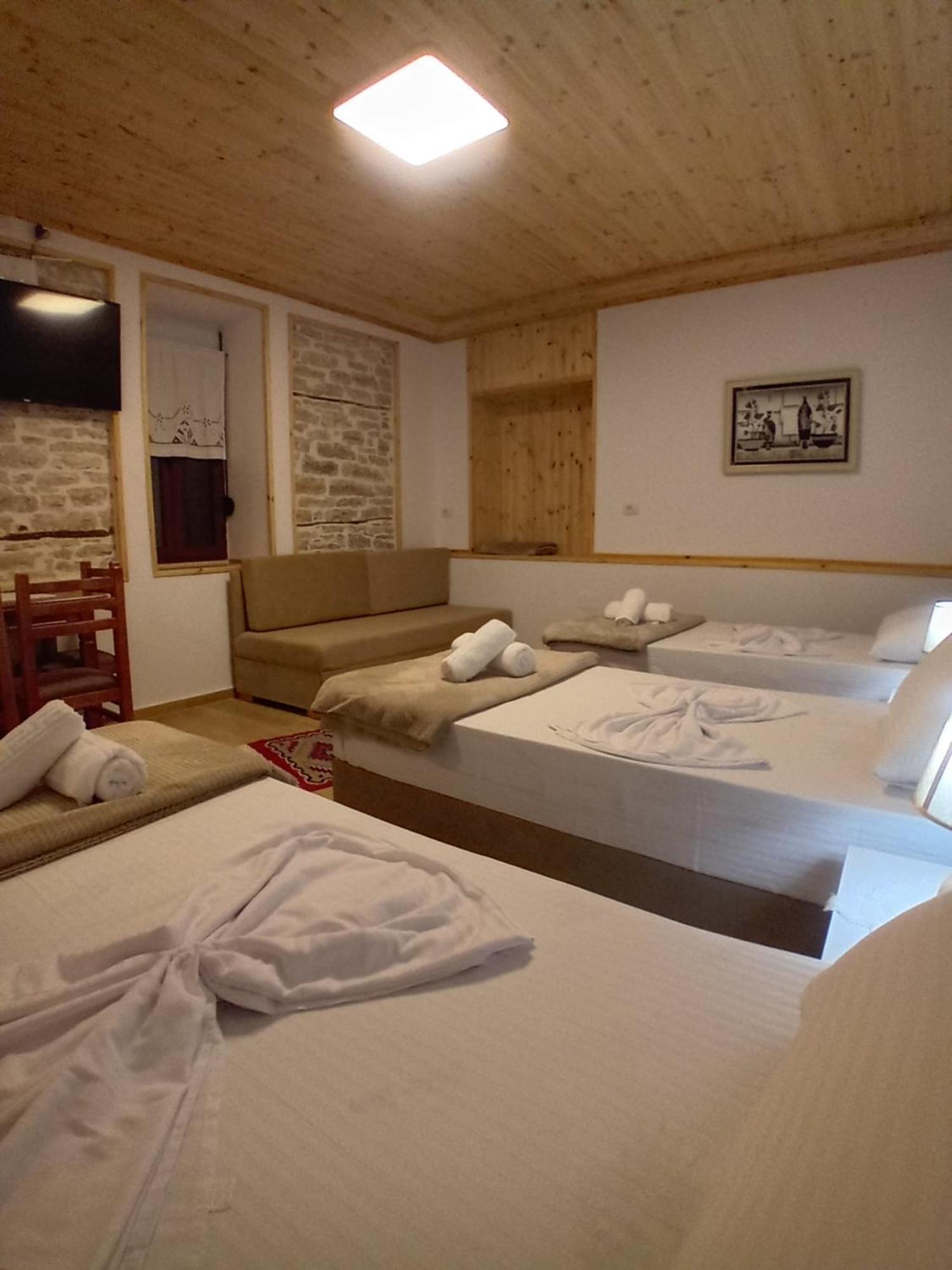 Arpet Guesthouse Gjirokastër المظهر الخارجي الصورة