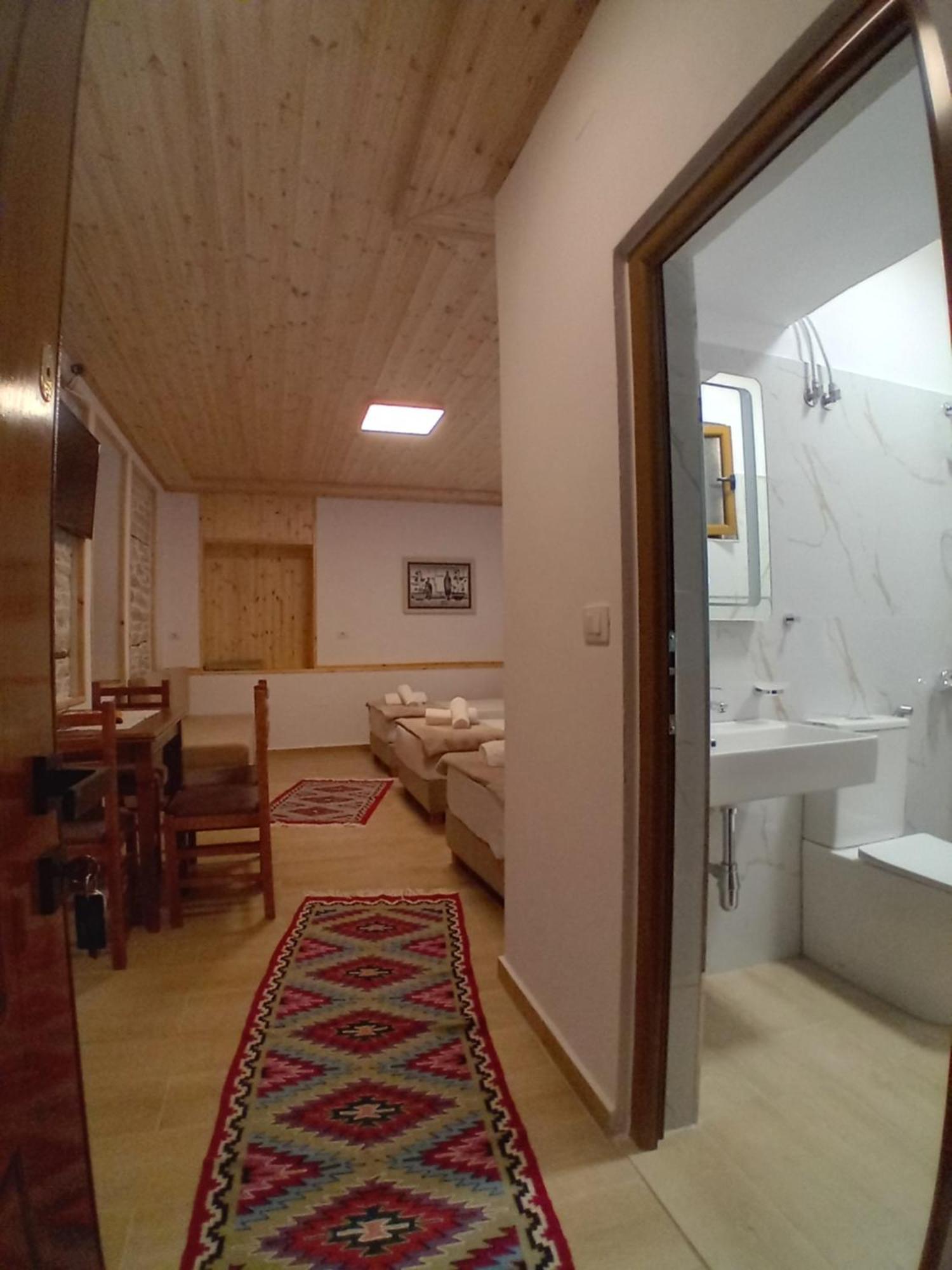 Arpet Guesthouse Gjirokastër المظهر الخارجي الصورة
